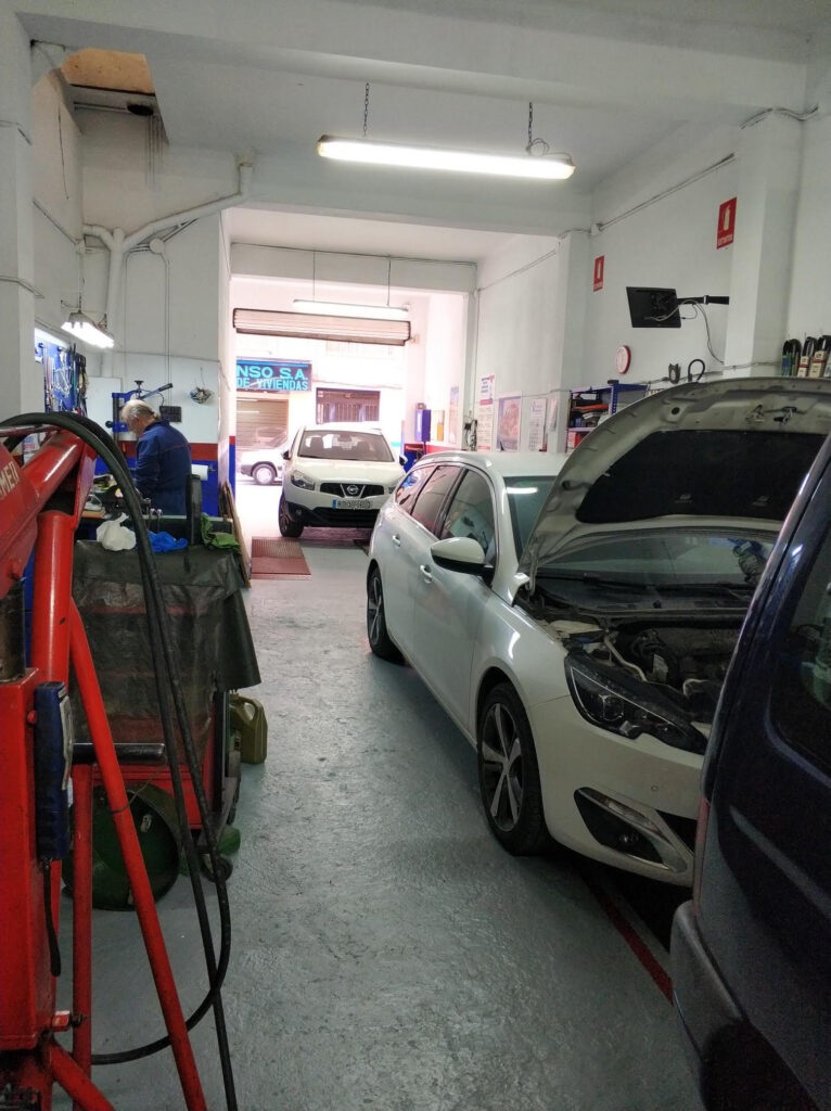 Taller Hermanos Pitarch - Taller de Coches en Castellon de la Plana — Del propietario
