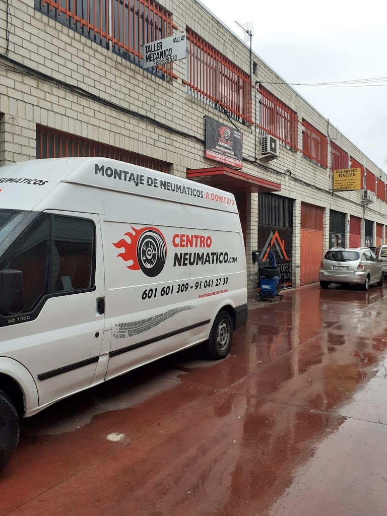 Taller especializado en neumaticos - Montaje y recambio - Neumaticos Express — Todas