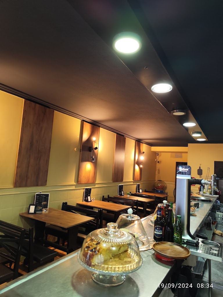 Bar Cafeteria Naranja Limon — Comida y bebida