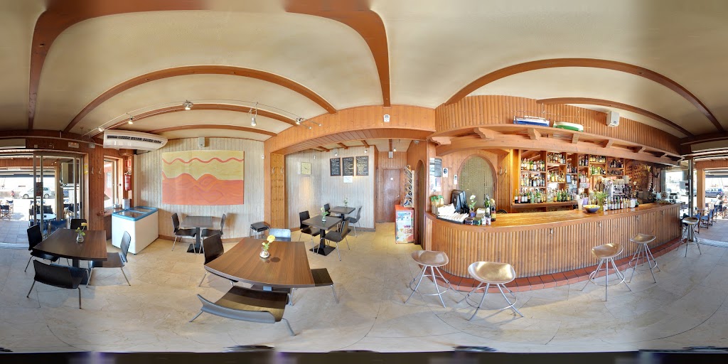 Cafe Bar Es Vaixell — Ambiente