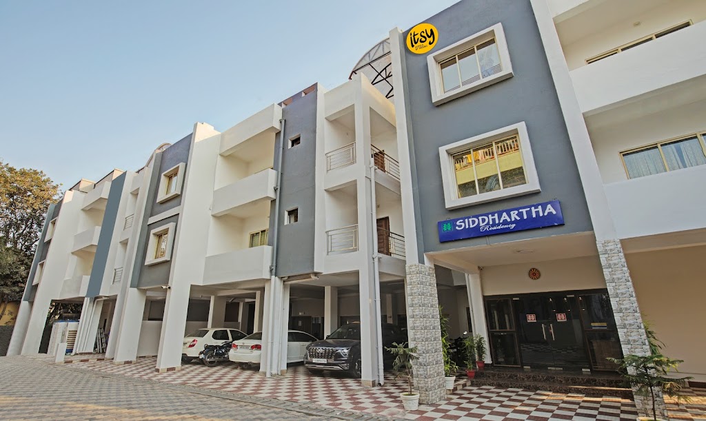 Itsy Hotels Sidhartha Residency