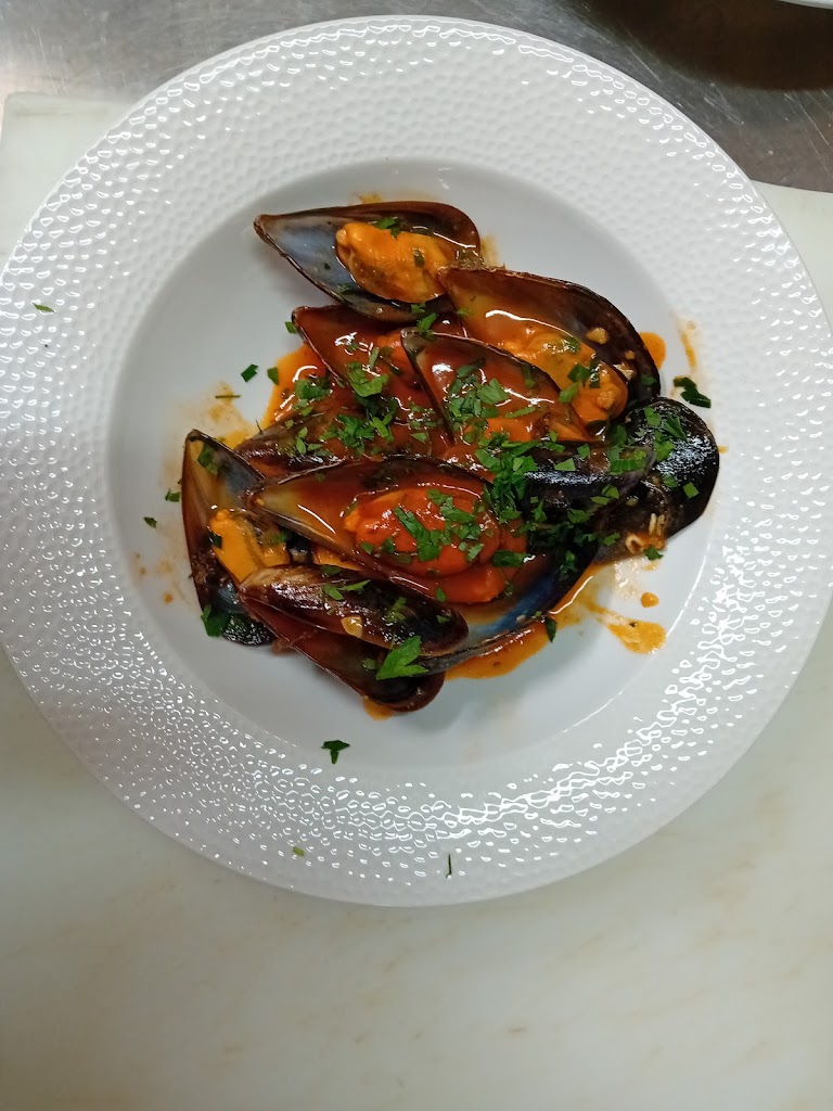 Mina Gastrobar — Comida y bebida