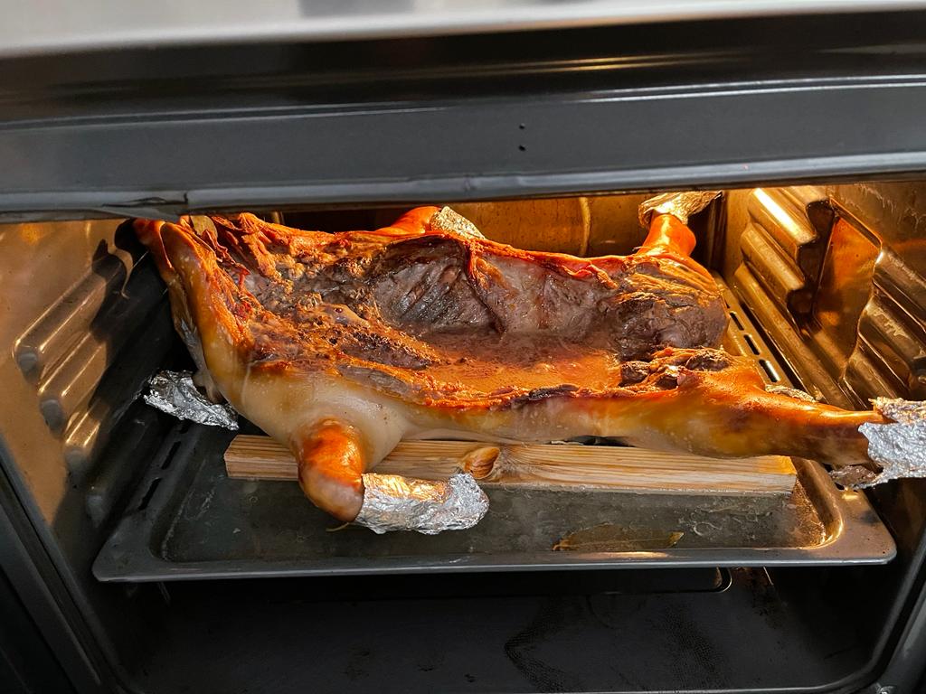POLLOS AL CARBON PICO DE ORO — Comida y bebida
