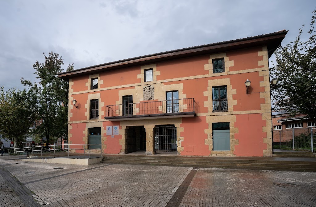 Casares-Tomasene Kultur Etxea (Altza) / casa de cultura