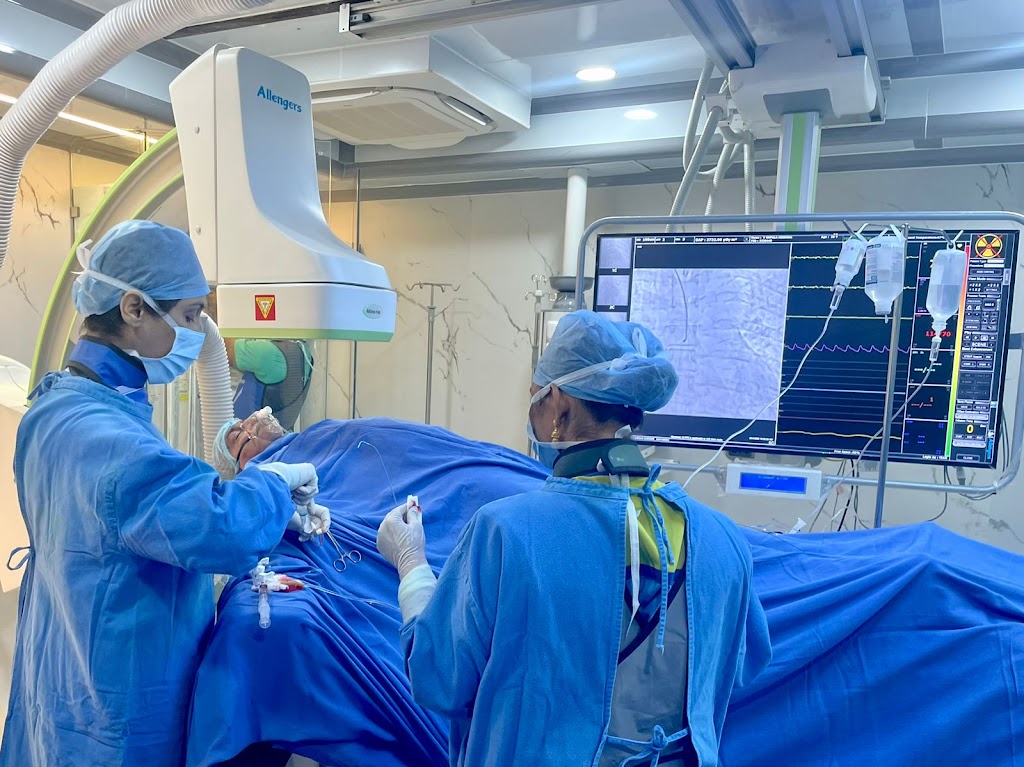 Dr. Dr Surpreet Chopra L Cardiologist L Cardiovascular Surgeon L Thoracic Surgeon L Durg Chhattisgarh