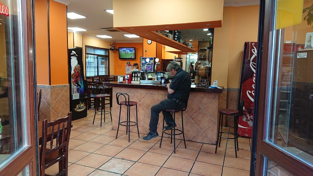 Cafeteria Bar El Tomillar — Ambiente