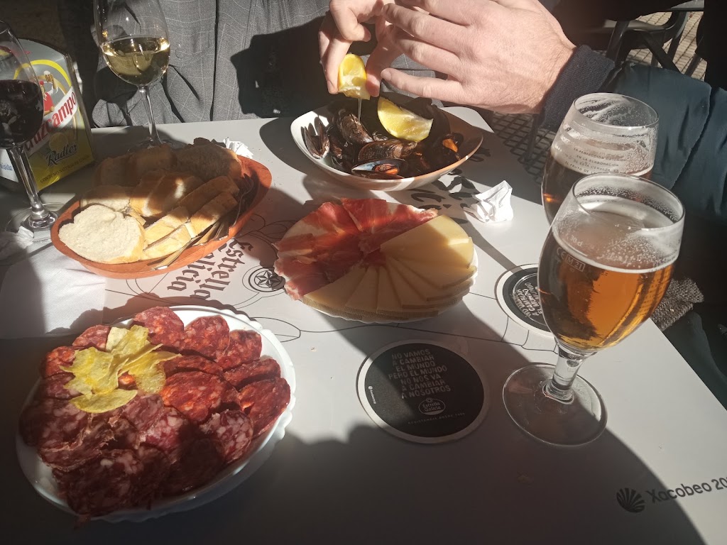 BAR PICCOLO — Comida y bebida