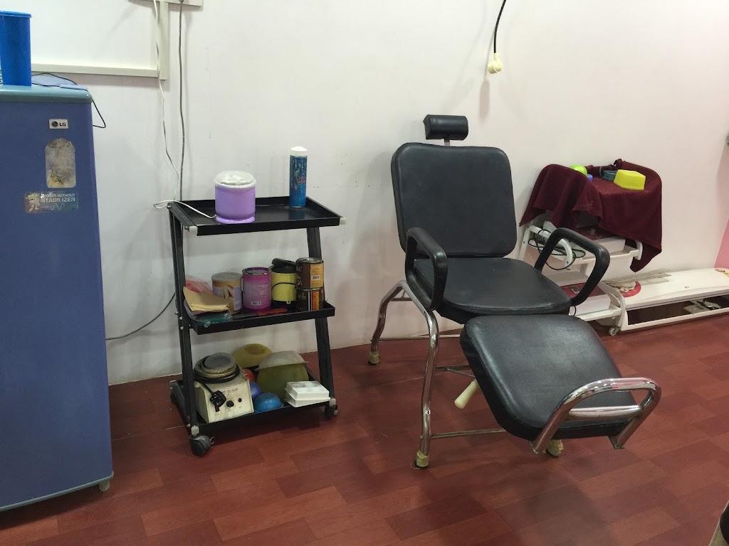 New Mayuri Beauty Parlour Only For Ladies