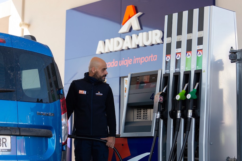 E.S. Andamur Lorca — Surtidor de combustible