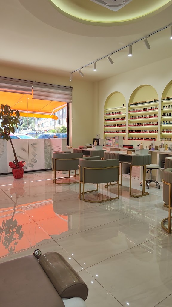Unas Max famosa — Interior