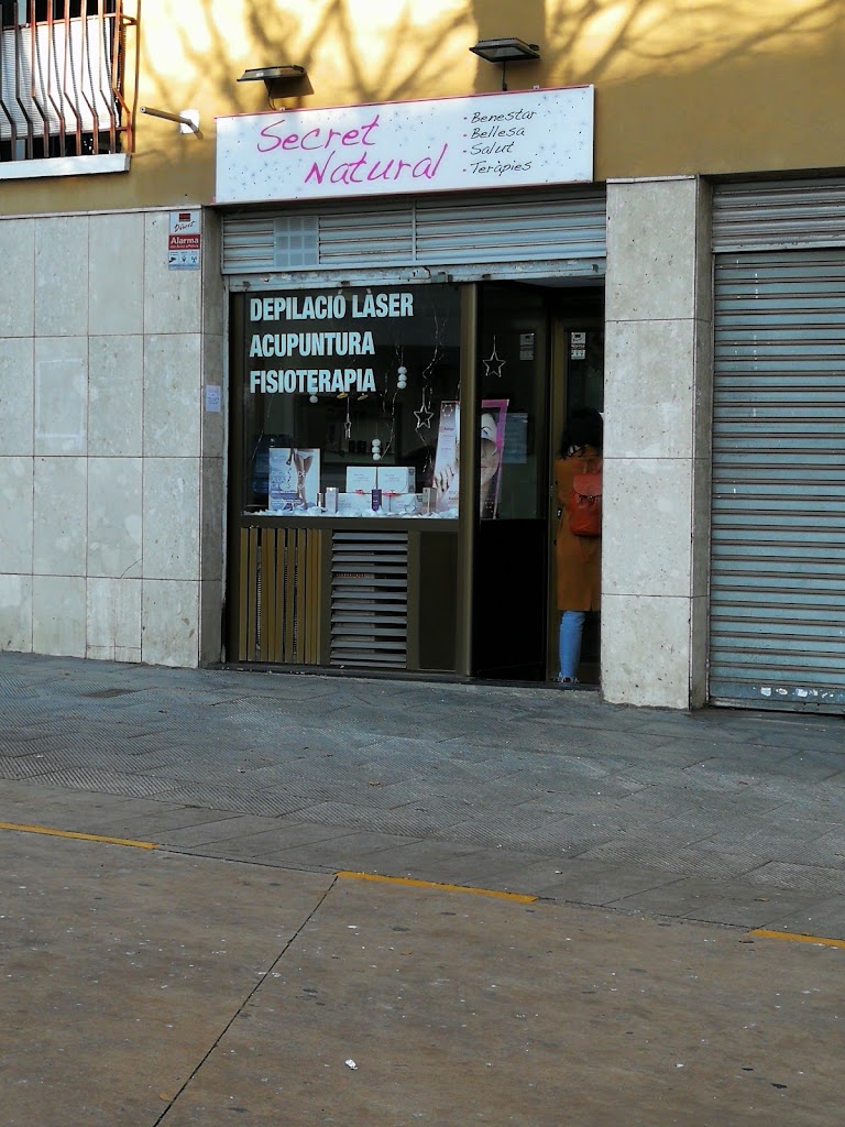 Secret Natural — Exterior