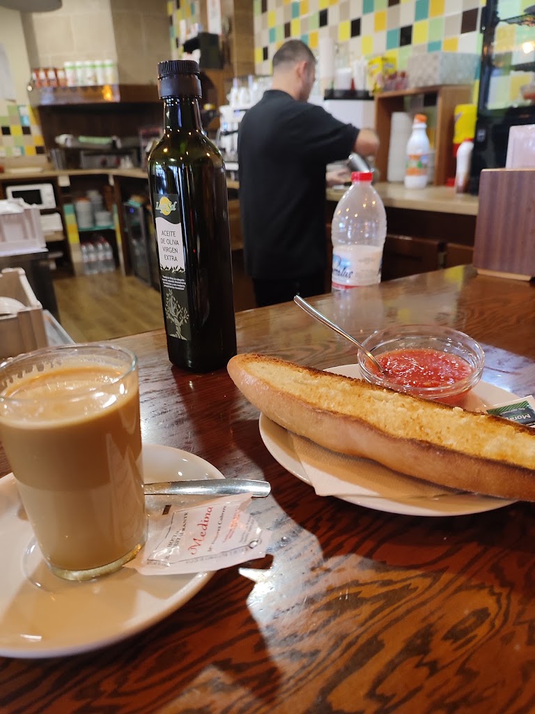 Restaurante Medina — Comida y bebida