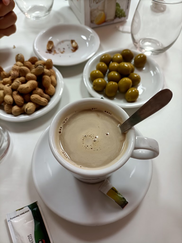 Marlen Cafeteria — Comida y bebida