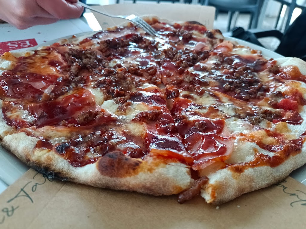 Non Solo Pizza — Comida y bebida
