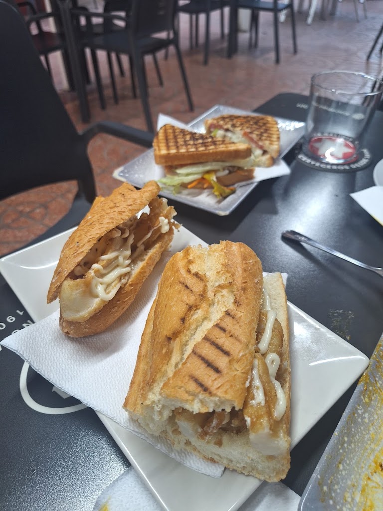 Eclipse cafe bar — Sandwich de pollo