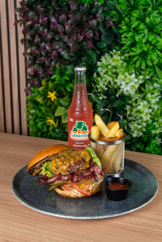 Hunger Grill Room — Hamburguesa