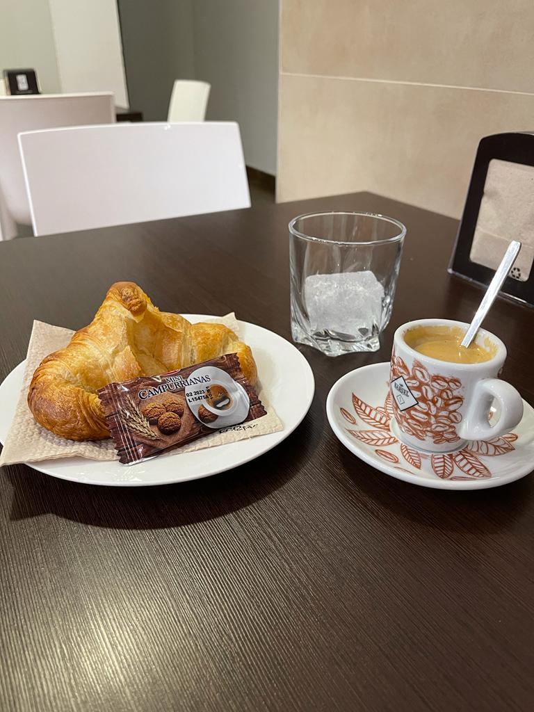 Cafeteria ArCa Cafe — Comida y bebida