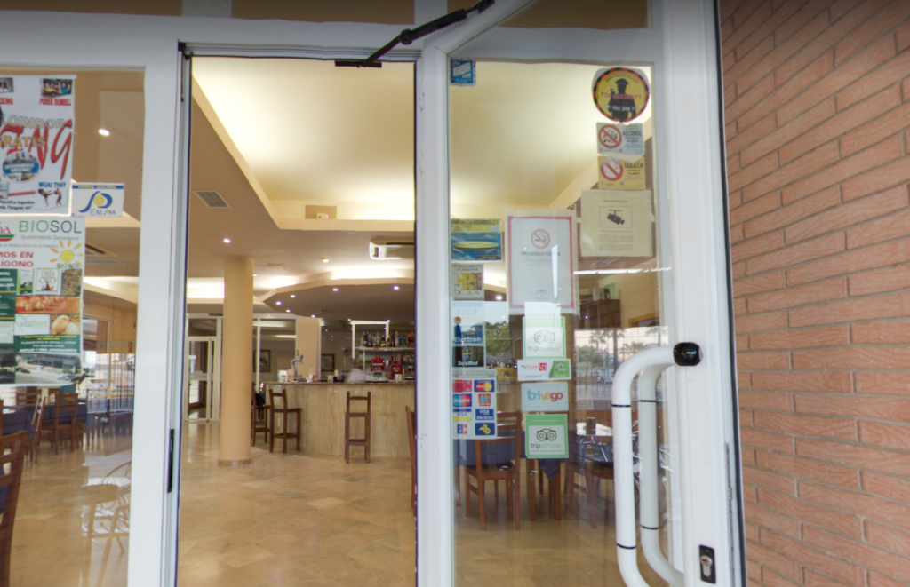 Hostal Restaurante Hermanos Zamora — Exterior