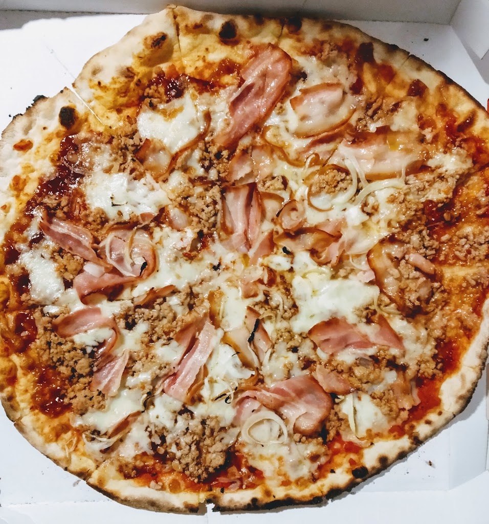Pizzeria Fattore C — Comida y bebida