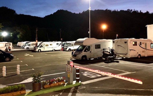 PARKING JAIZUBIA. AUTOCARAVAN PARK TXINGUDI