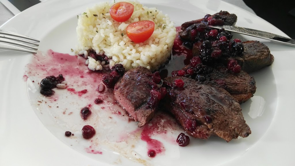 Restaurant Black and White La Pineda