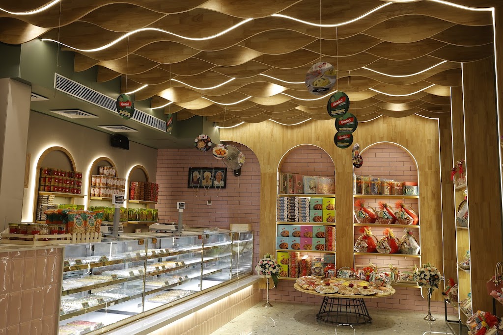 Kundan S Sweets And Restaurant Dhikuli