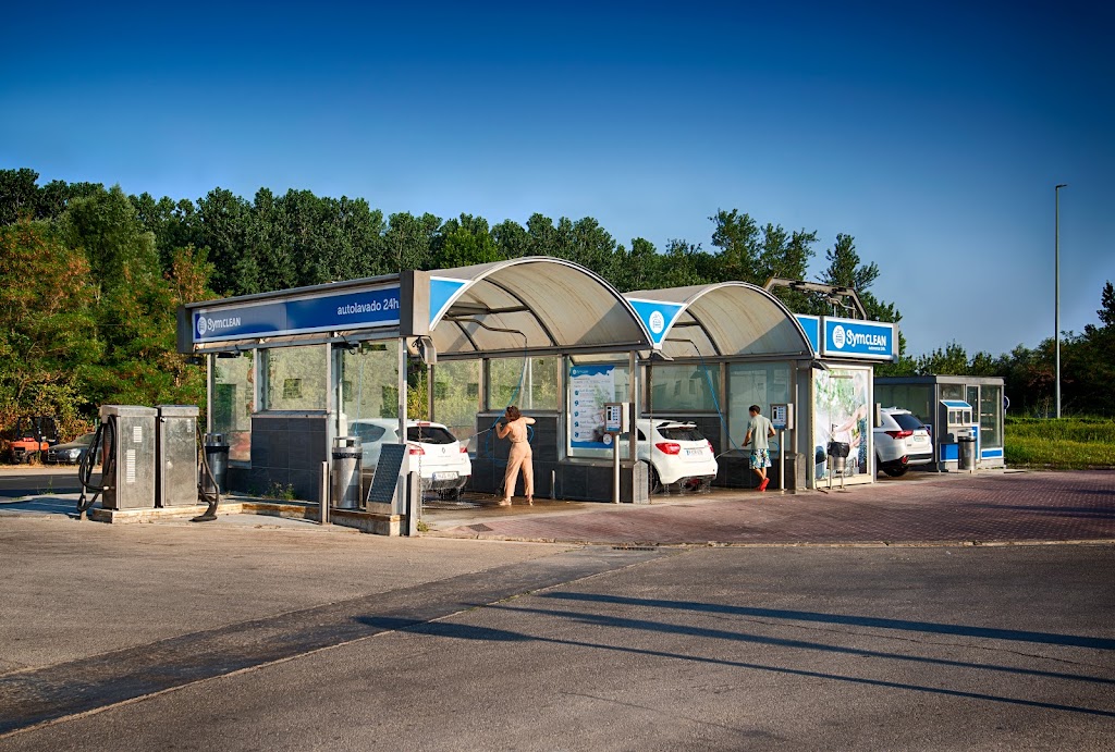 Gasolinera y Supermercado 24 horas Sym Sarria — Del propietario
