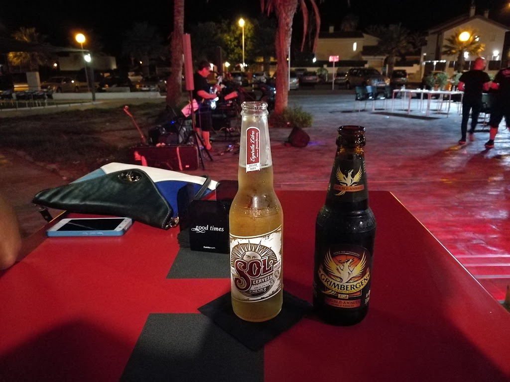 Rock Bar — Comida y bebida