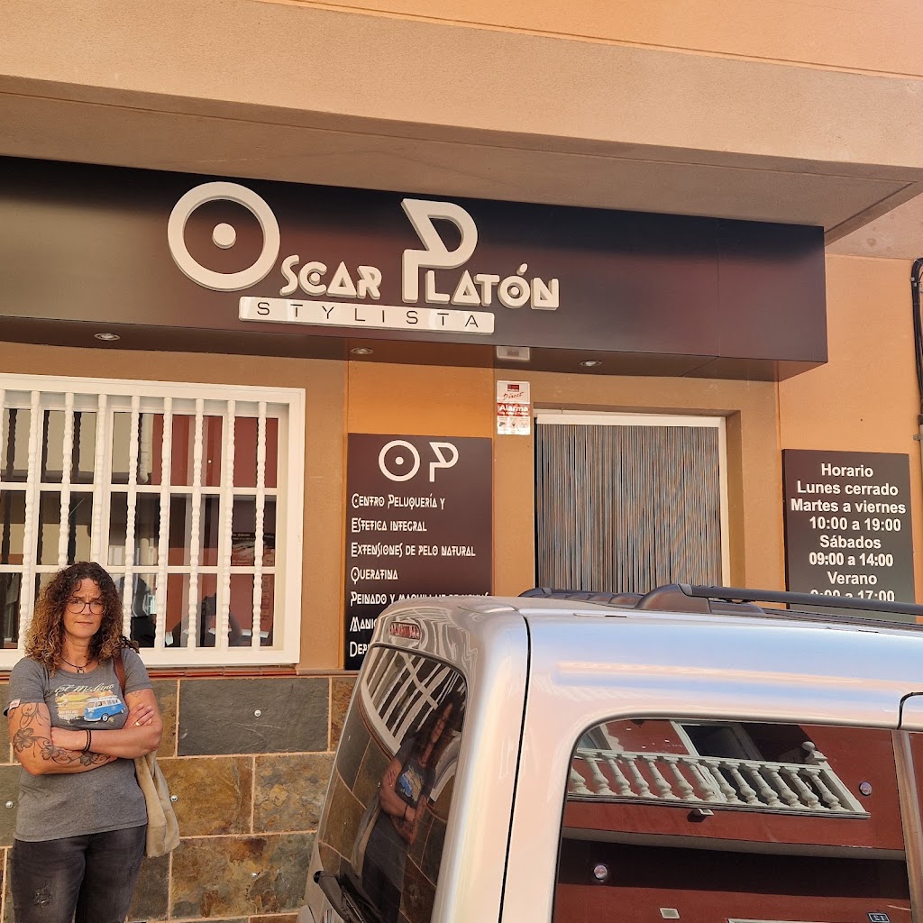Platon's Peluqueros — Exterior