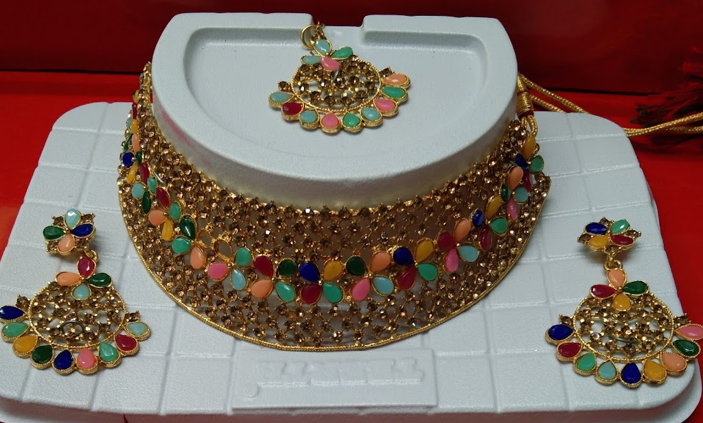 Somu Makeover And Glam Academy