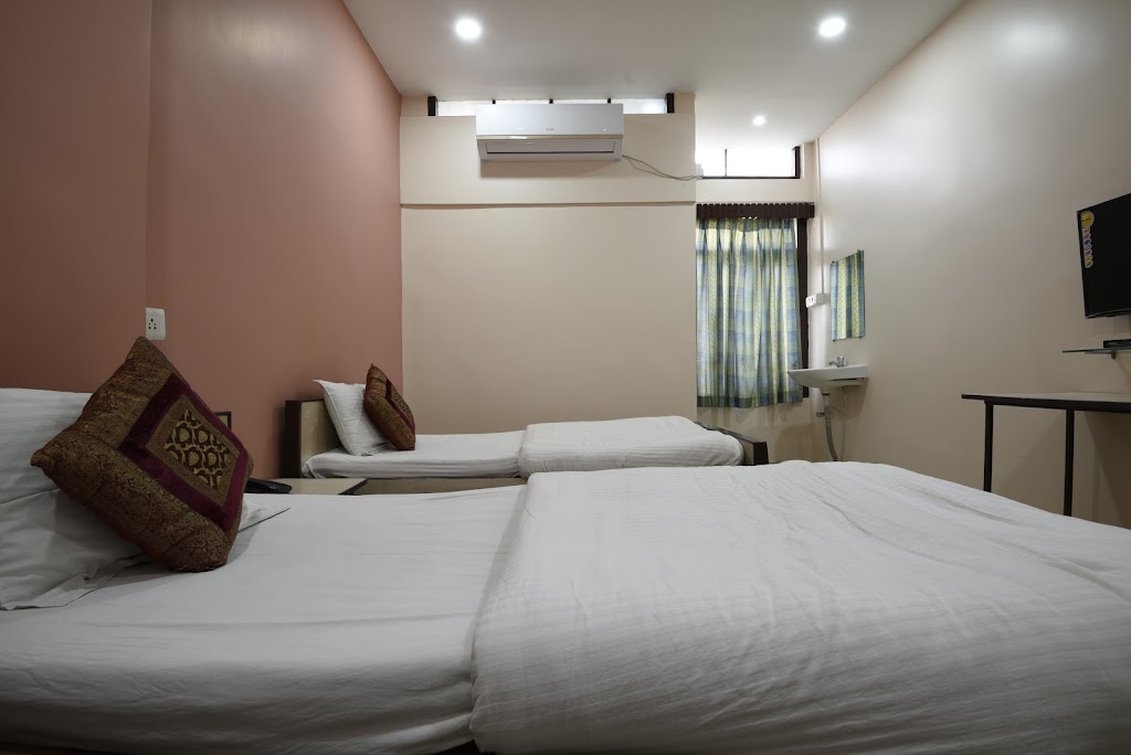 Hotel Gomatgiri
