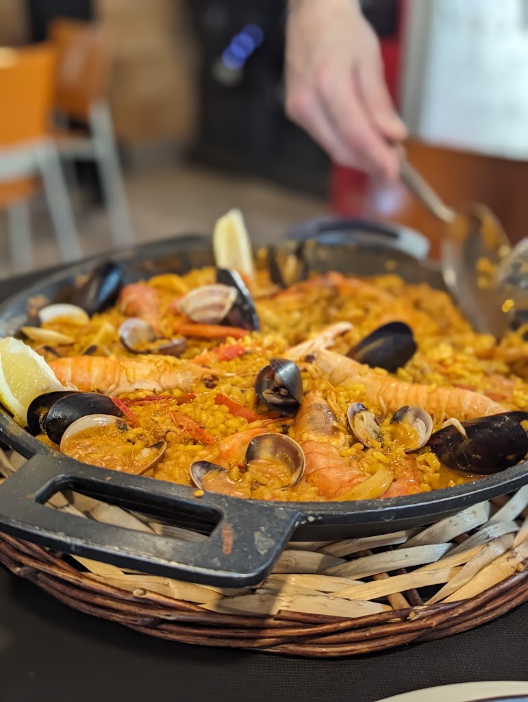 Bar La Cantonada — Paella