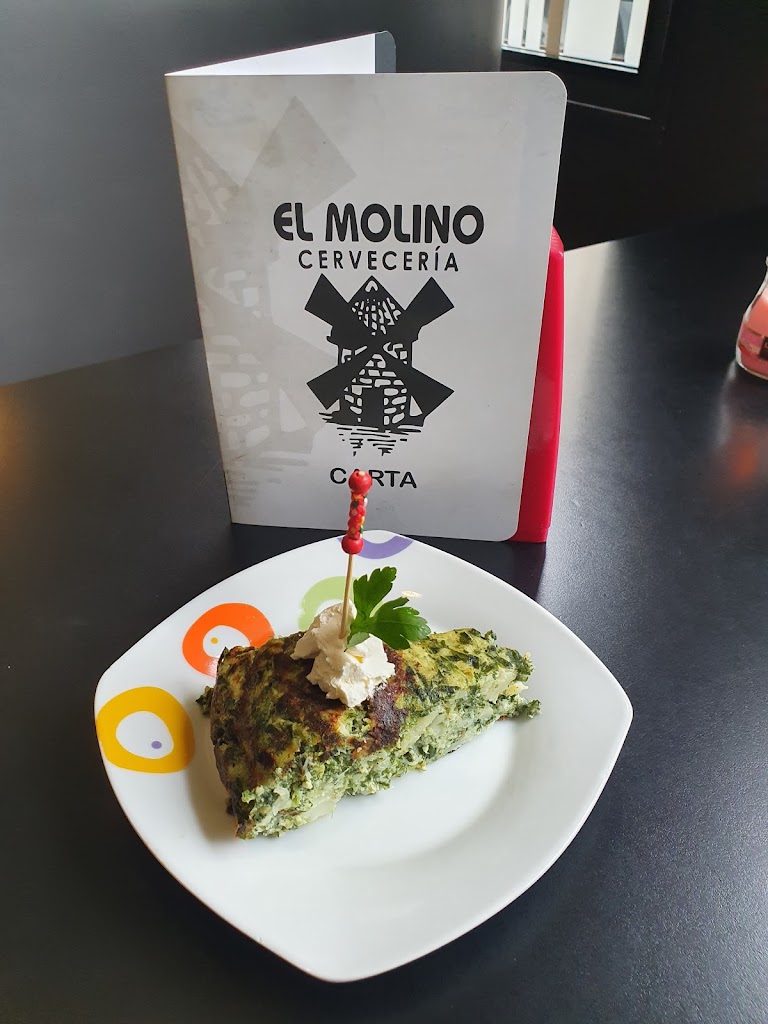 Cerveceria El Molino — Comida y bebida