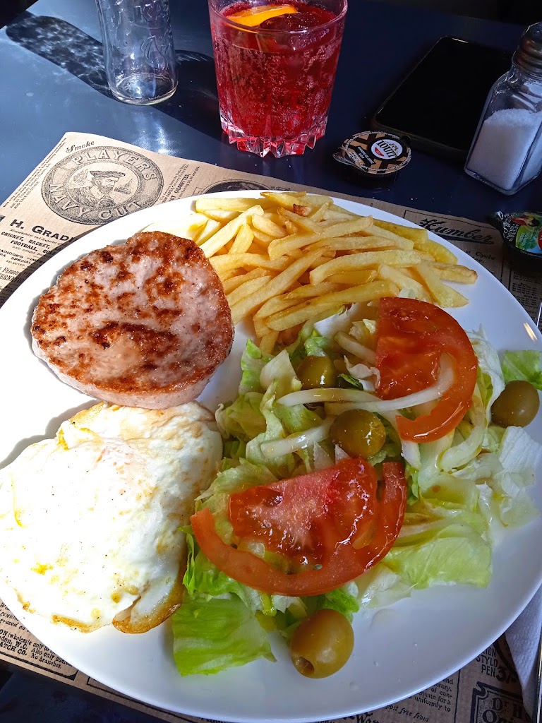Cafeteria Aroma — Comida y bebida
