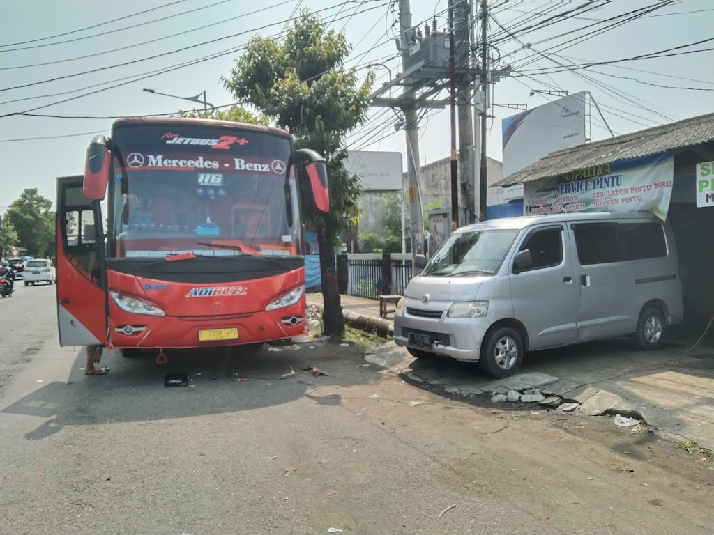 Bengkel pintu mobil "Cipalika"