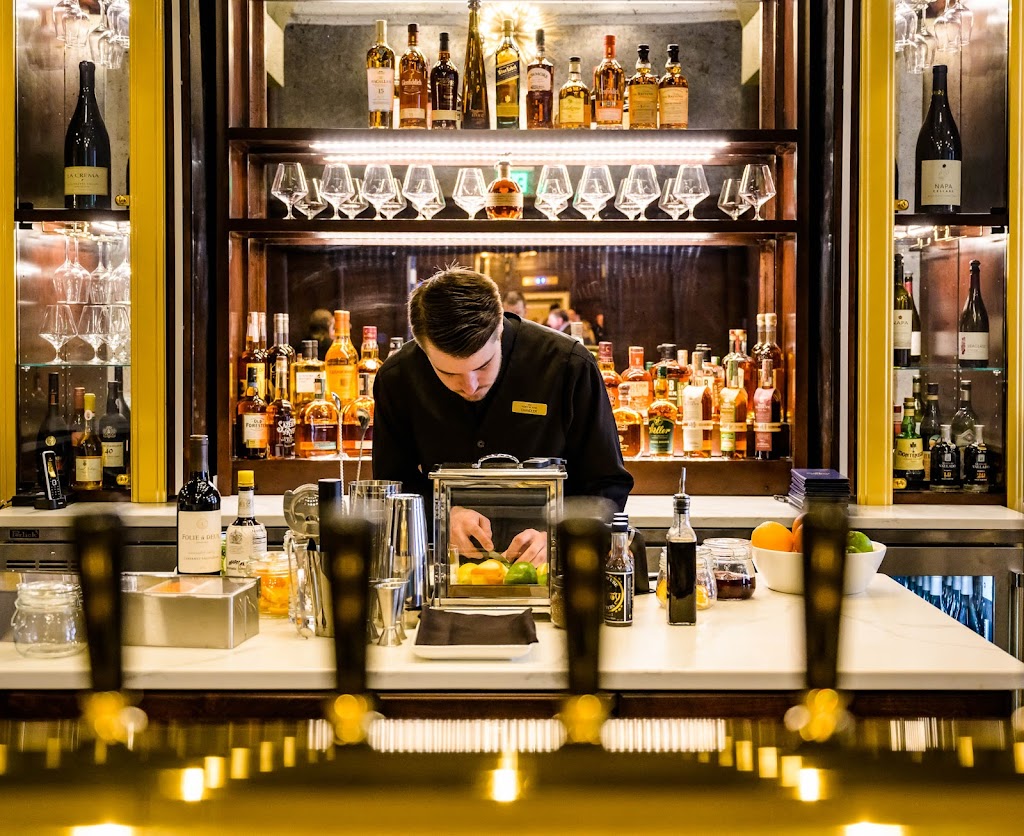  The Walnut Room - Hotel Northland - Green Bay