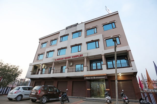 Oyo 28449 Hotel Grand King