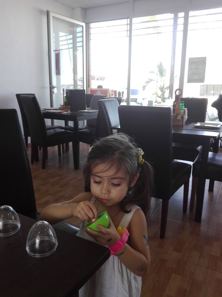 Los Tres Cafe Restaurante — Ambiente
