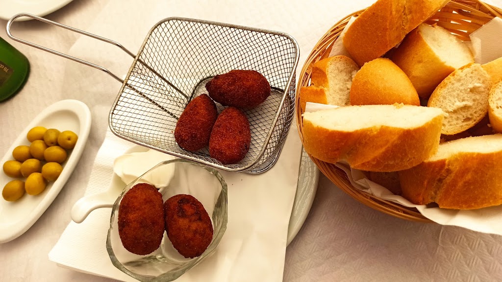 Restaurante Al Plato Vendras — Comida y bebida