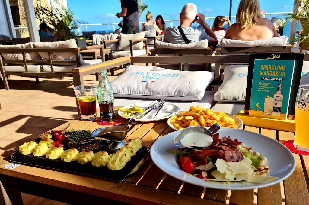La Costa Cocktail & Bar — Comida y bebida