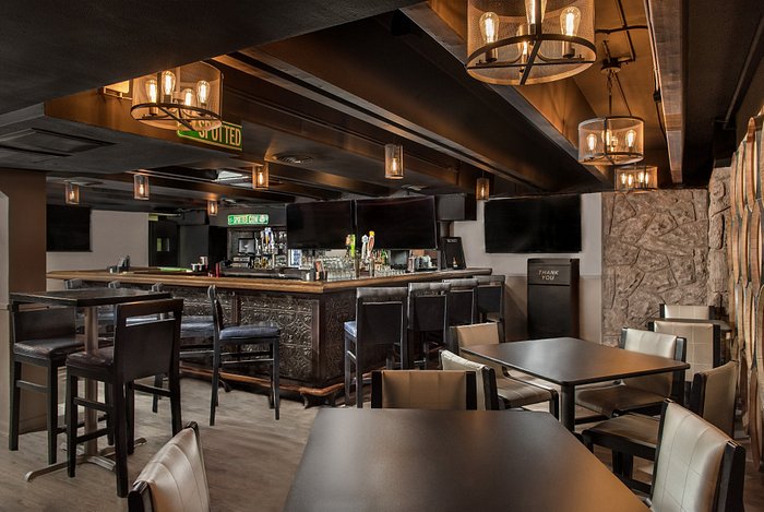  National Pizza Pub and Grille