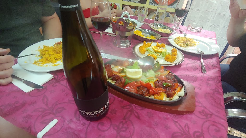 Restaurante Hola India — Comida y bebida