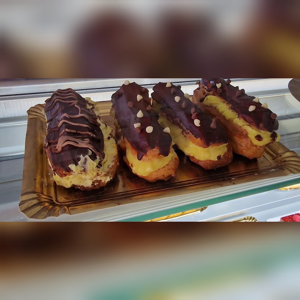 Cafeteria Pasteleria La Isa — Comida y bebida
