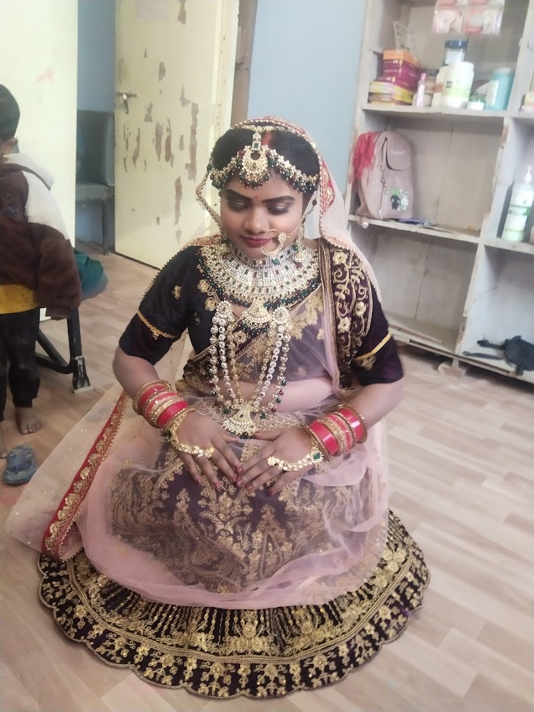 Ashtha Beauty Parlour