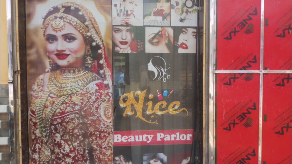 Nice Beauty Parlor