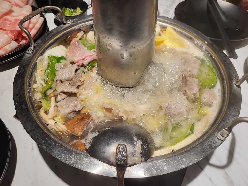 騰爐酸菜白肉鍋x麻辣鍋 的照片