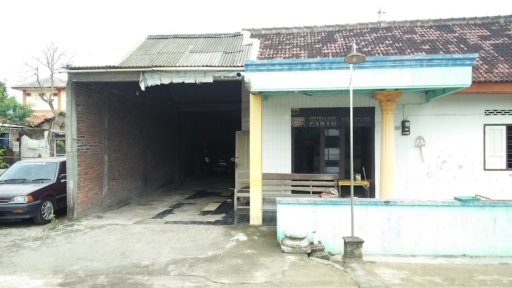Bengkel Mobil Mad Motor