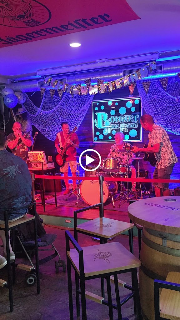 Bonnet Bar Cafe — Ambiente