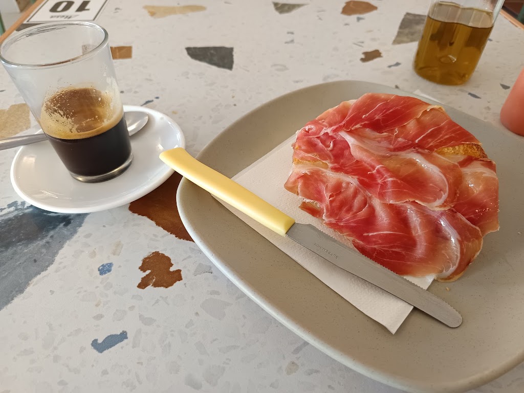 Cafe Bar El Rincon del Jamon — Comida y bebida