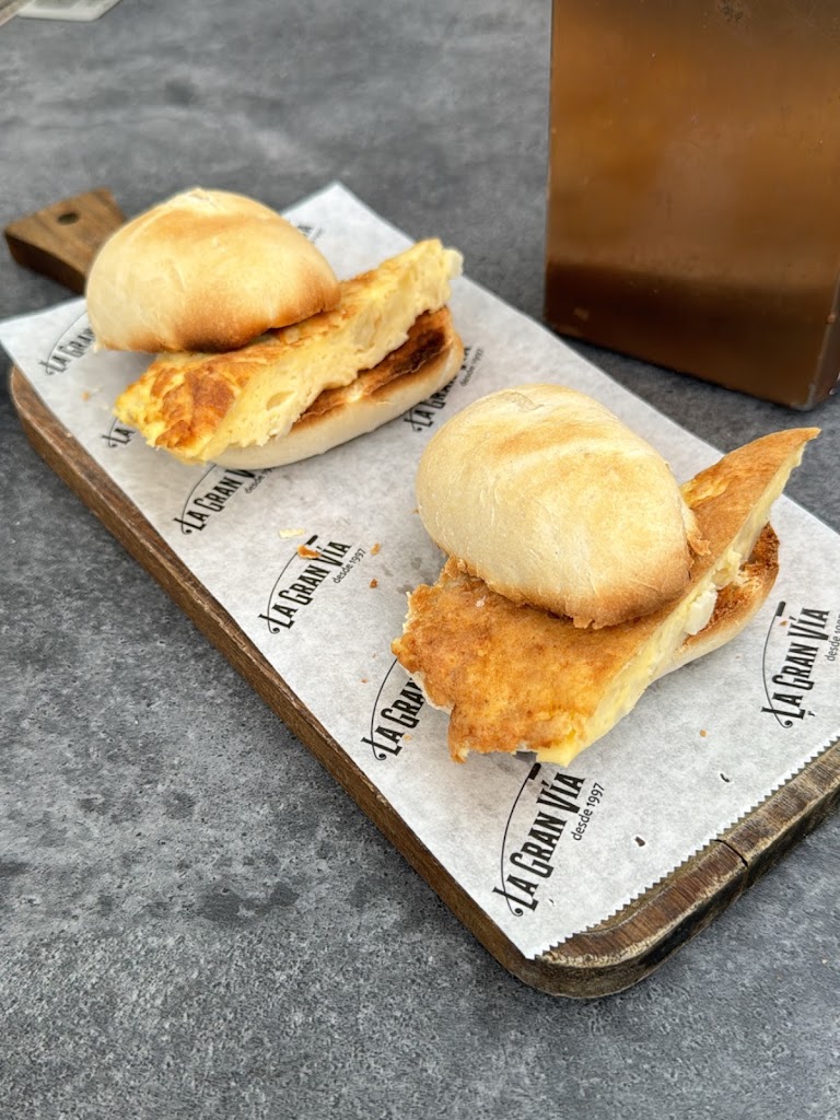 Bar la Gran Via — Comida y bebida